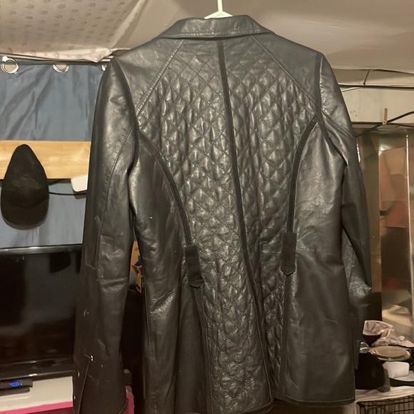 Danier woman’s premium leather jacket - Picture 2 of 5